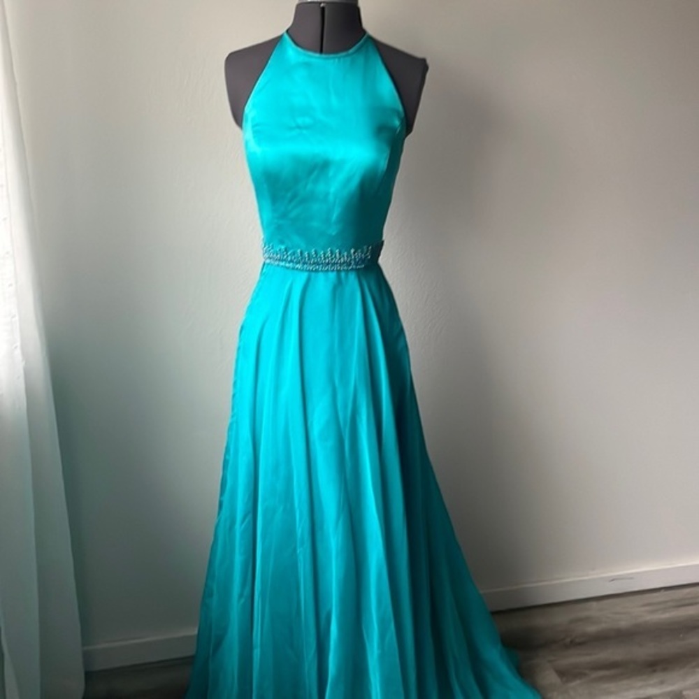 Sherri Hill Gown size 10 aqua ballgown halter top softgirl beaded